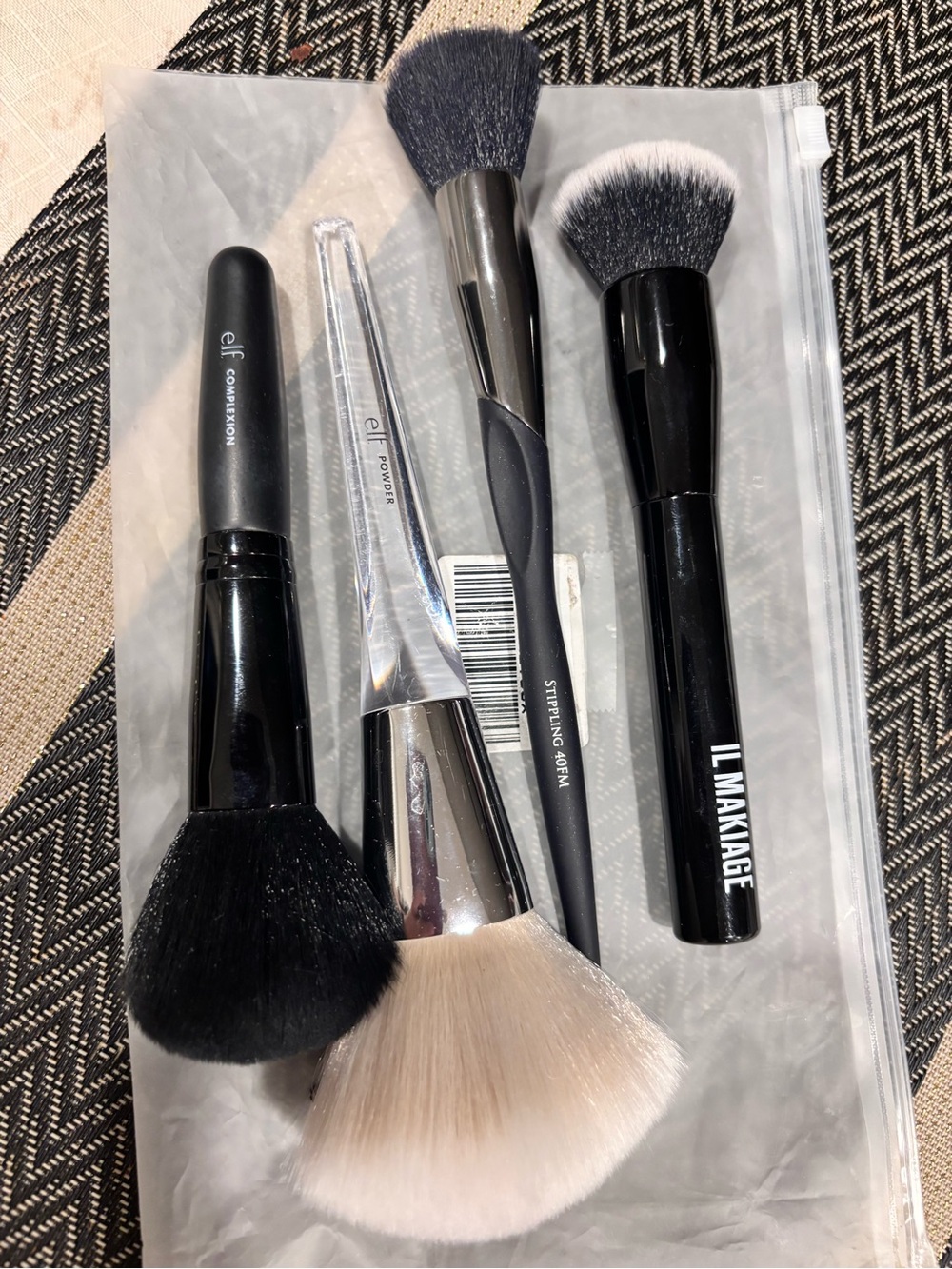 4 pc bundle IL MAKIAGE Black & White Makeup Brush Set with Silver Accents